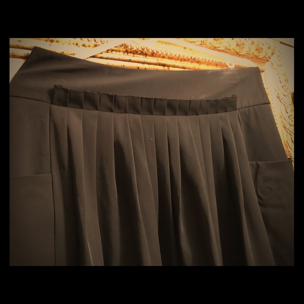 Vera wang skirt with pockets both sides